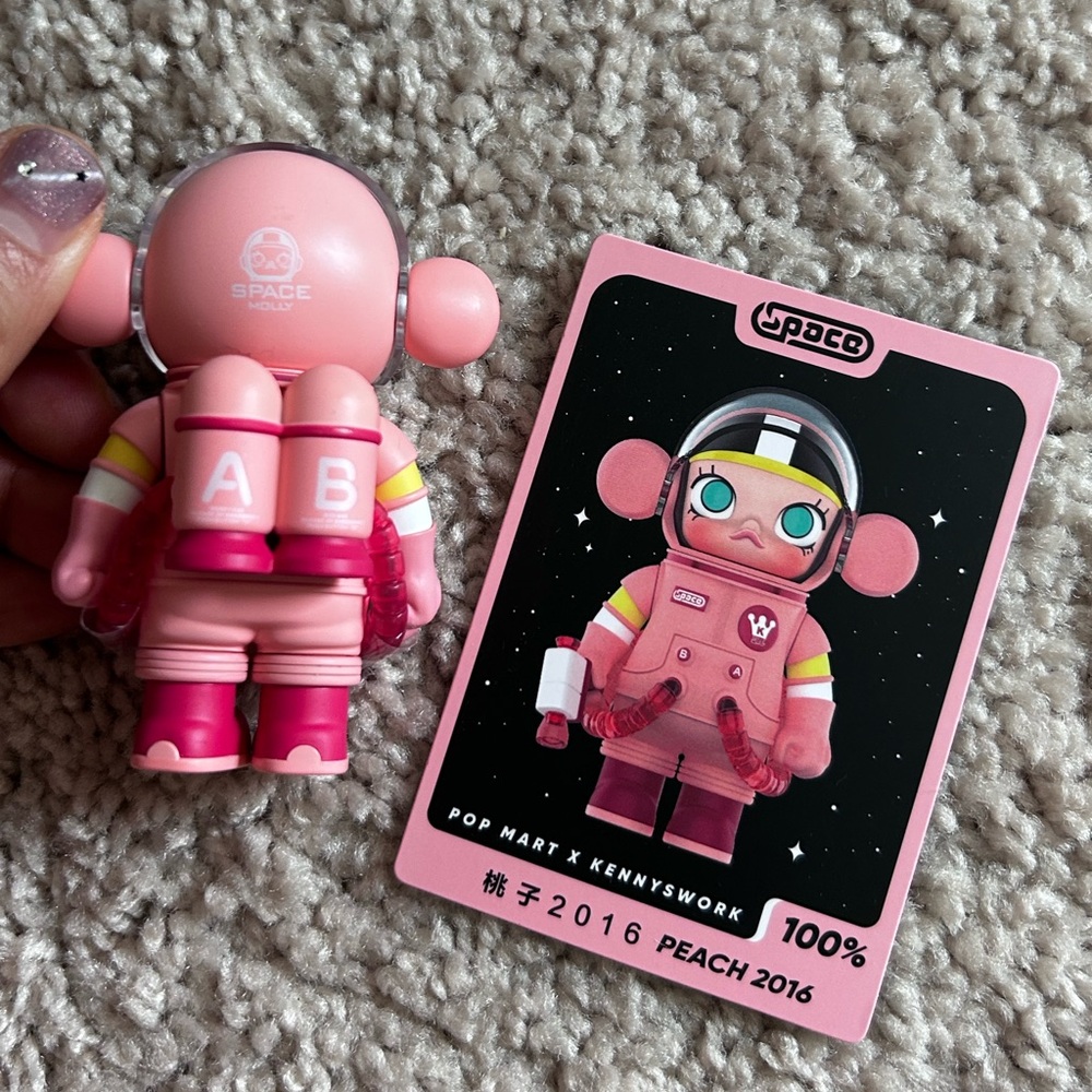 Pop Mart figurine_ Molly PEACH - Picture 6 of 17